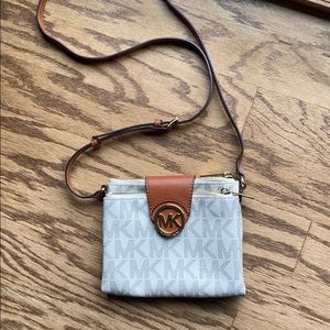Micheal kors crossbody